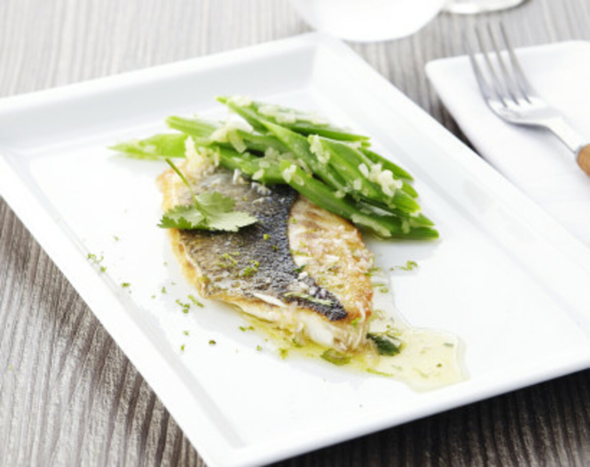 Gebakken zeebaars met limoenvinaigrette De Vis Factorij